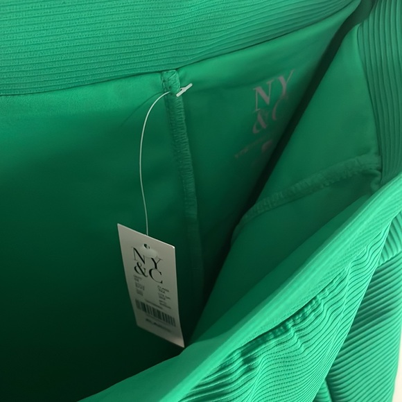 Green and White Contrast-Trim Skort - Picture 8 of 9